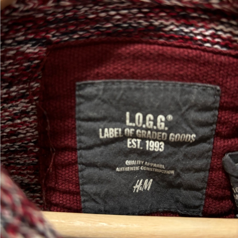 Red and black sweater - Picture 2 of 5